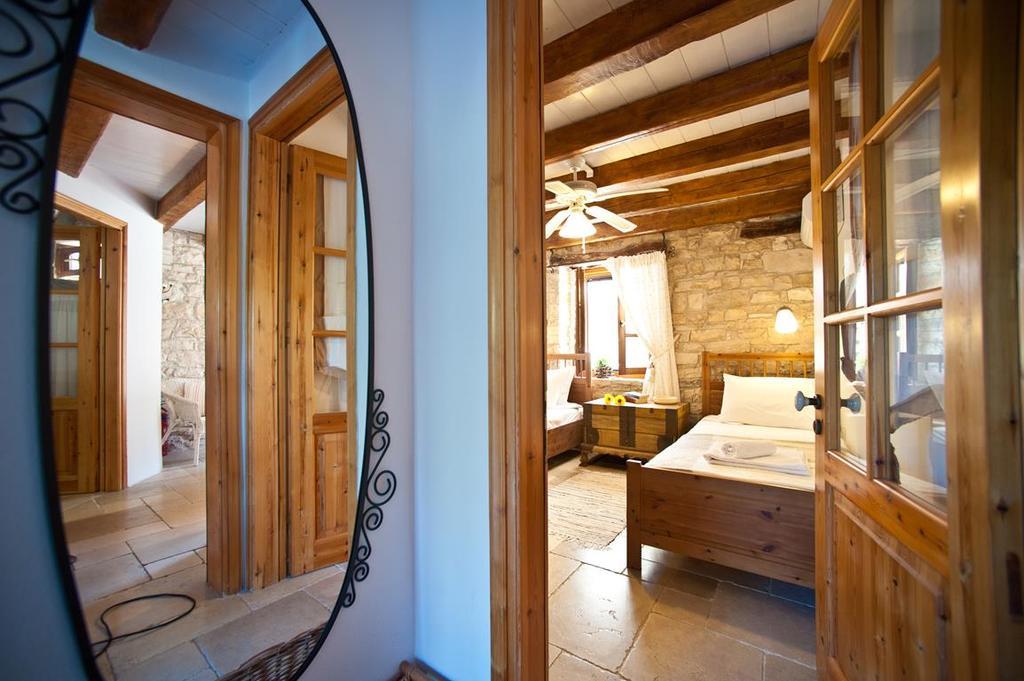 Kiparissi Villa Kourtaiika Buitenkant foto