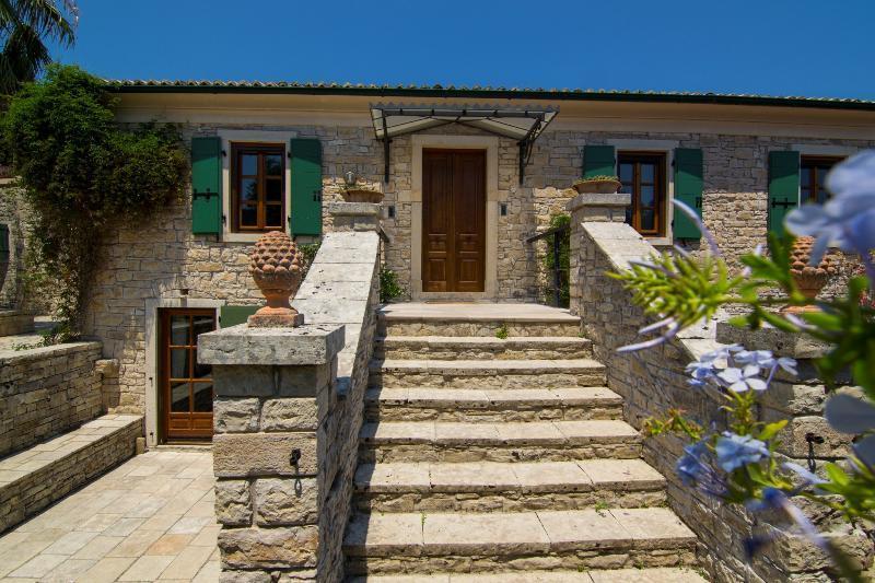 Kiparissi Villa Kourtaiika Buitenkant foto